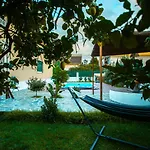Apartament Poolemonhouse