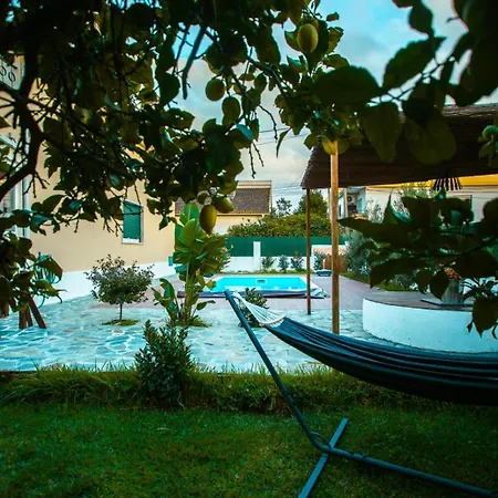 Apartment Poolemonhouse