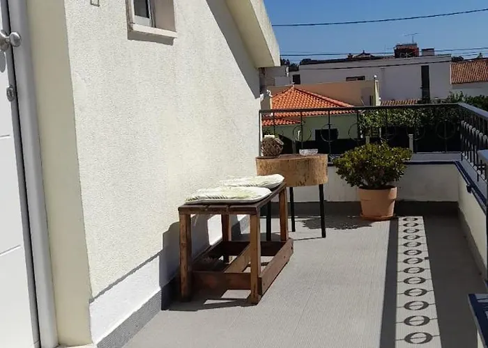 Apartment Poolemonhouse *