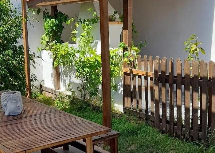 Apartment Poolemonhouse *