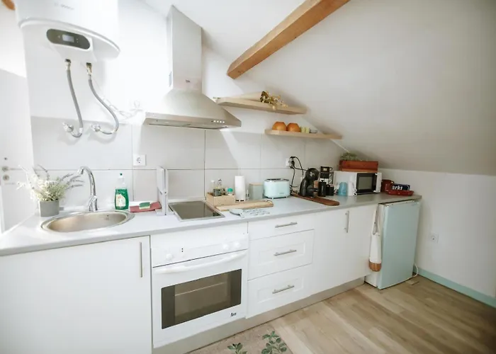 Apartment Poolemonhouse